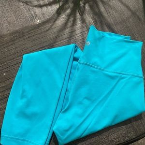 Size 10. Great condition Lululemon capri. Beautiful blue,